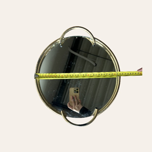 spiegel-dienblad-goud-bruiloft.jpg spiegel dienblad met gouden rand voor tafeldecoratie bruiloft