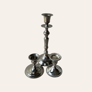 zilveren-kandelaren-set-bruiloft-tafeldecoratie.jpg set zilveren kandelaren voor bruiloft tafeldecoratie