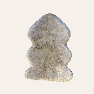 schapenvacht-oudroze-bruiloft-lounge-styling-huren.jpg oudroze schapenvacht huren voor bruiloft lounge styling