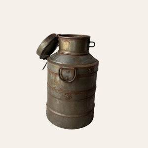 vintage-melkbus-vaas-bruiloft-bloemen.jpg vintage melkbus vaas met bloemen voor bruiloft decoratie