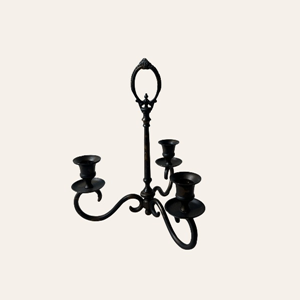 zwarte-kandelaar-4-armig-vintage.jpg zwarte 4 armige kandelaar vintage voor bruiloft tafeldecoratie