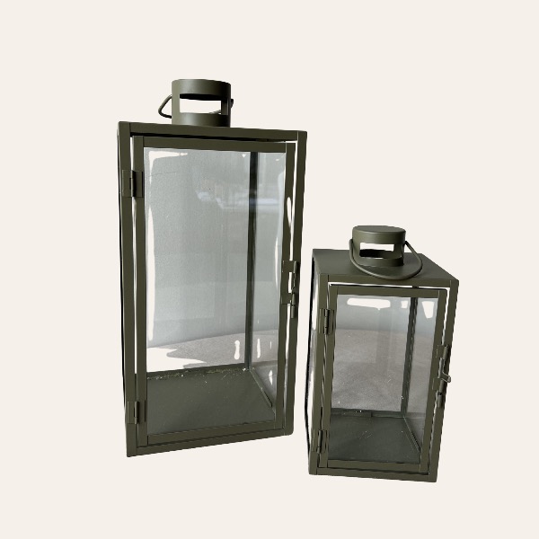 olijfgroene-windlichten-bruiloft-decoratie.jpg olijfgroene windlichten met glas voor bruiloft decoratie