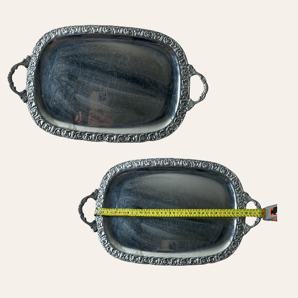 vintage-zilveren-serveer-dienblad-bruiloft-styling-huren.jpg vintage zilveren serveer dienblad met handvatten voor sweets table en bruiloft styling