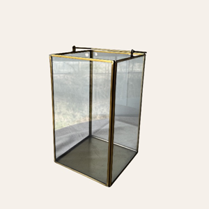 hoog glazen windlicht met gouden frame voor bruiloft decoratie