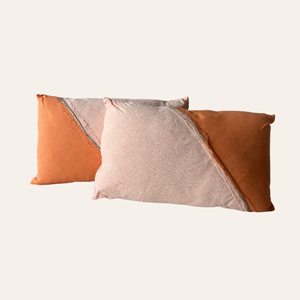 sierkussen oranje roze voor bruiloft lounge styling