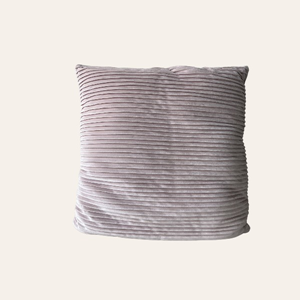 sierkussen zacht roze voor bruiloft lounge styling