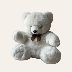 grote witte knuffel beer met strik voor kindertent en bruiloft styling