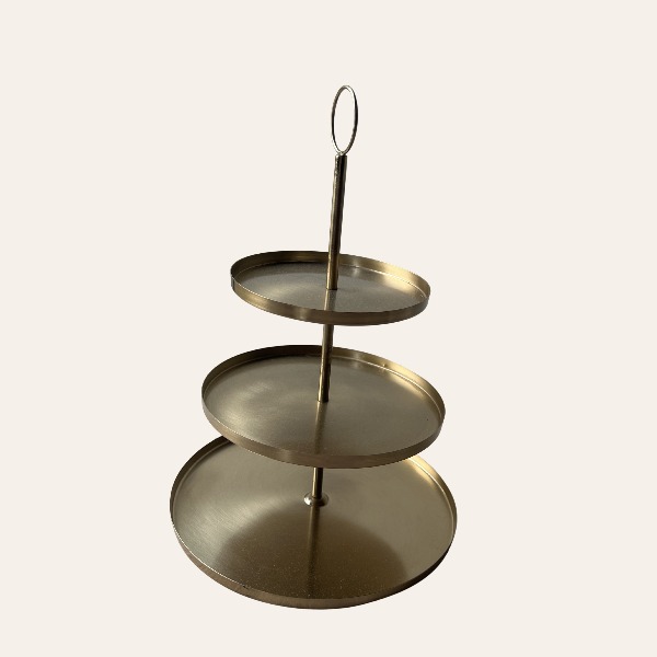 gouden etagere 3 laags voor bruiloft dessert tafel