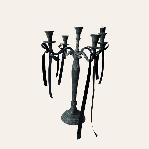 zwarte 5 armige kandelaar met linten voor romantische bruiloft decoratie